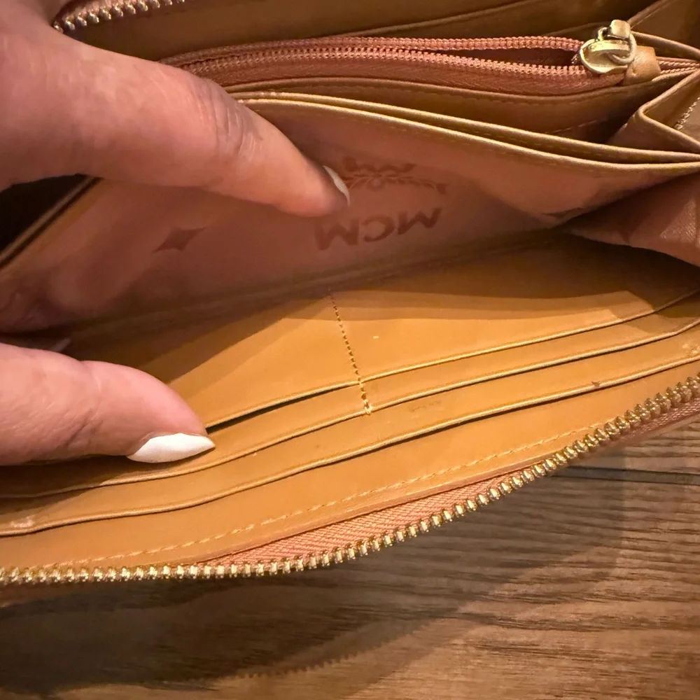 MCM Visetos Zipper Around Wallet - Picture 6 of 11